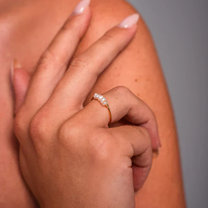 Mini Pearl Ring