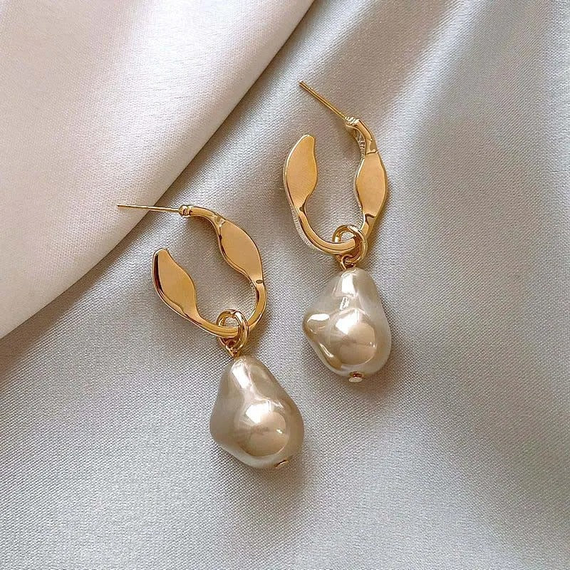 Vintage Gold Tear-Shaped Pearl Earrings